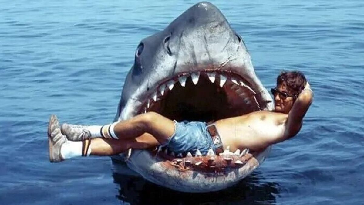  © Steven Spielberg sul set de "Lo Squalo"