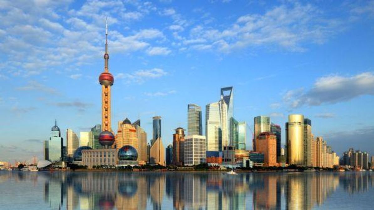 
      Shangai e gli edifici del quartiere finanziario di Pudong.
    © istockphoto