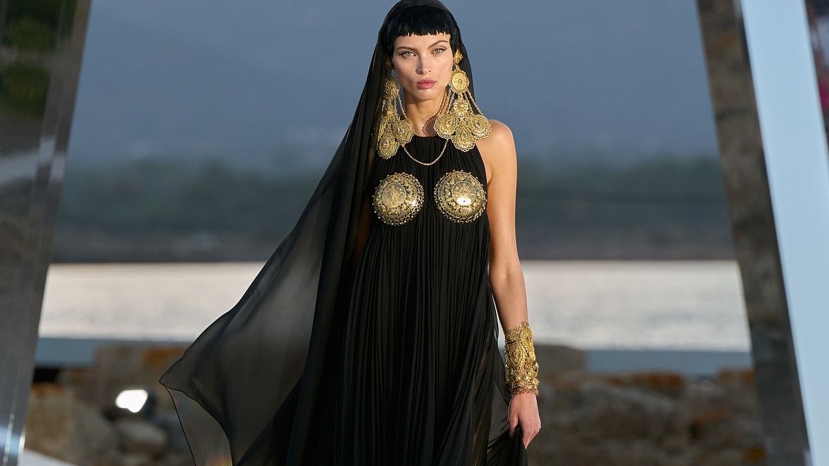 Dalla sfilata Dolce&Gabbana Alta Moda 2024 a Nora, tra i siti archeologici più importanti della Sardegna © Ufficio stampa