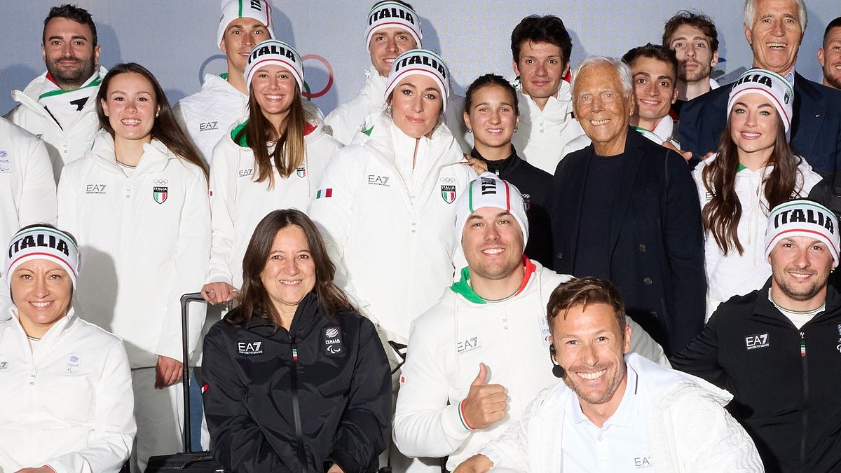 Giorgio Armani ha svelato le divise per gli atleti olimpici e paralimpici italiani delle Olimpiadi invernali di Milano Cortina 2026 © Ufficio stampa