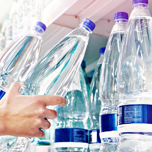 Produzione di bottiglie in plastica