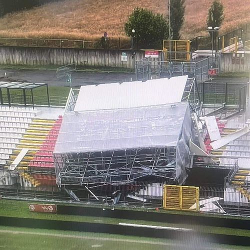 Monza, paura all'U-Power Stadium: crolla un maxi schermo
