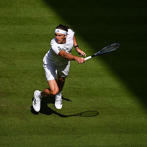 Zverev batte Blockx a Wimbledon: 21 ace e 2° turno