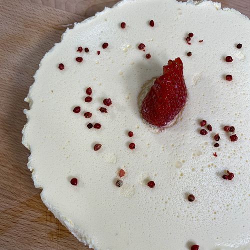 Cheesecake alle fragole e pepe rosa