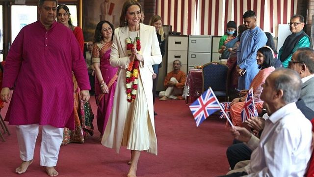 © IPA | Kate Middleton a piedi nudi celebra la cultura della comunità indiana britannica di Leicester