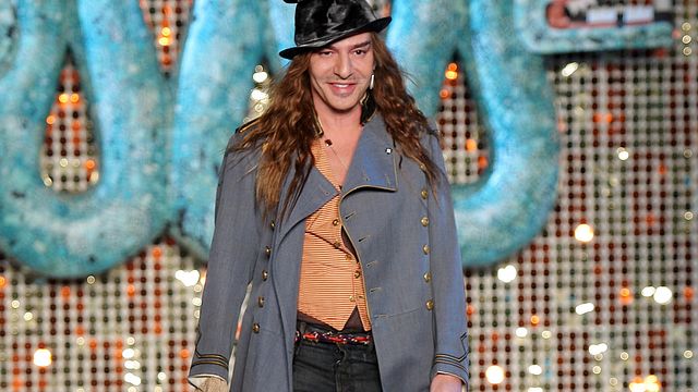 © Afp | Una foto d'archivio dello stilista John Galliano, in passerella durante la presentazione a New York della collezione Christian Dior Cruise 2009 (foto di Scott Gries/Getty Images)