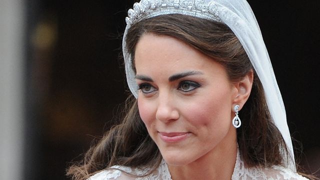 © Afp | Kate Middleton ha sdoganato l'arte del self make-up. Per il suo matrimonio con il principe William, celebrato a Londra il 29 aprile 2011, la principessa del Galles si è truccata da sola, senza l'aiuto di un make-up artist