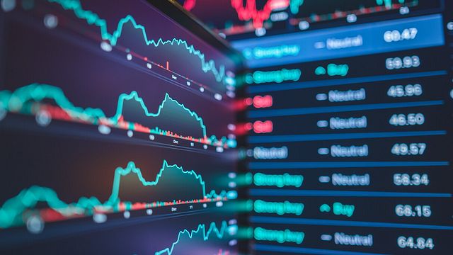  | Multi screen fintech investing gold and silver trading on digital screen corporating with AI artificial intelligence financial business data on commodity investment