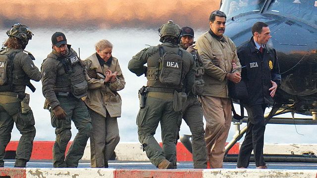 © Getty | Nicolas Maduro si dirige in tribunale scortato dagli agenti delle Forze antidroga (DEA) in vista della prima udienza del processo a Manhattan, 5 gennaio 2026