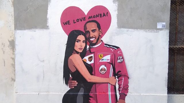 © Instagram | Il murale di TVBoy dedicato a Kim Kardashian e Lewis Hamilton