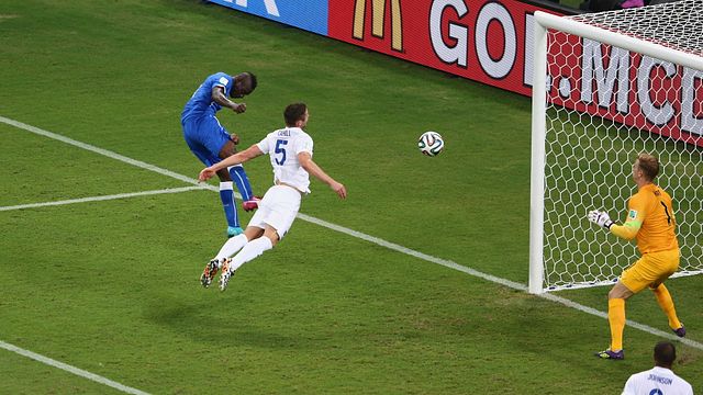 © Getty Images | Balotelli segna contro l'Inghilterra ai Mondiali 2014