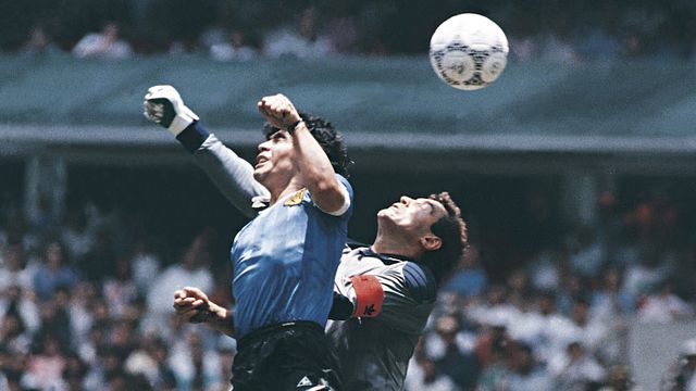 © Getty Images | La "mano de Dios": Diego Armando Maradona e il gol segnato di mano all'Inghilterra ai Mondiali 1986