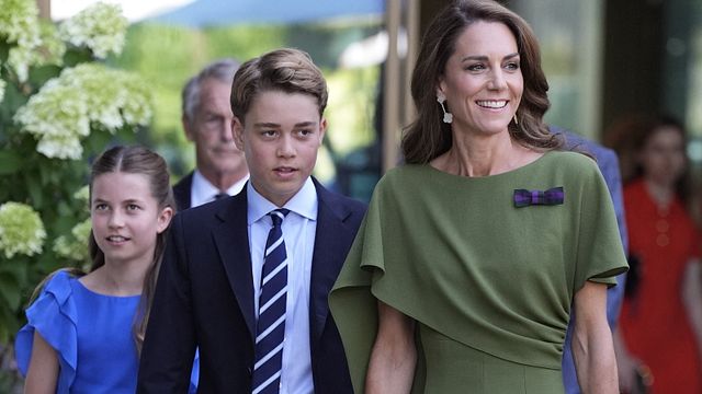 © Afp | 	Kate Middleton - la principessa Catherine del Galles - con i figli George e Charlotte a Wimbledon per assistere alla finale del singolare maschile 2026 tra Jannik Sinner e Alexander Zverev