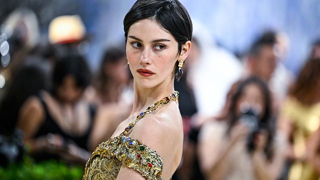 © IPA | Gracie Abrams sul red carpet del Met Gala 2026