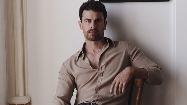 © Ufficio stampa | Theo James (courtesy of Dolce&Gabbana - ph. Alvaro Cortes)