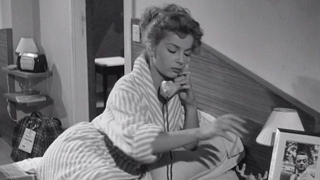 © Wikipedia | Abbe Lane in una scena del film Tempo di Villeggiatura
