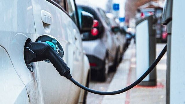 © Istockphoto | Auto elettriche pronte a dare la scossa anche a PIL e occupazione
