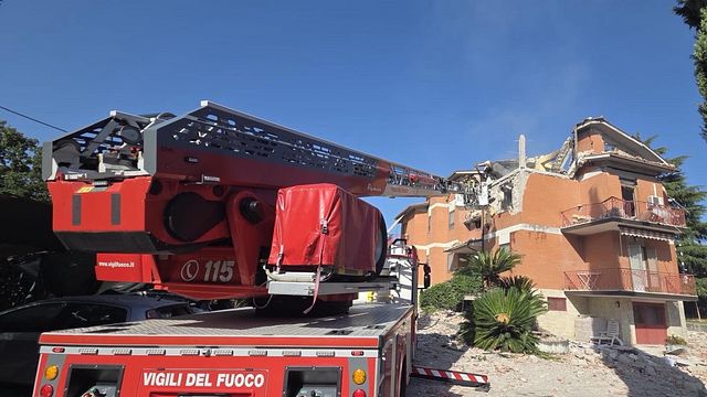 © Ansa | La palazzina dove si è verificata l'esplosione a Cassino, Frosinone