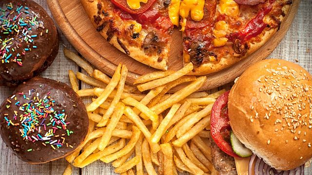 © istockphoto | Il comfort food non è mai cibo sano: che sia dolce o salato soddisfa il binomio cibo = amore.