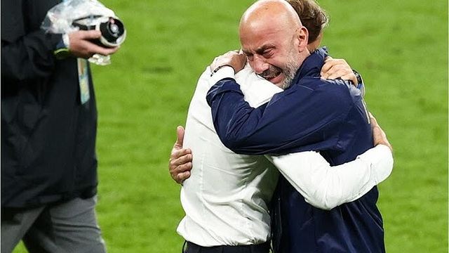 © Da video | Il commovente abbraccio tra Roberto Mancini e Gianluca Vialli subito dopo i rigori che consegnano la vittoria dell'Europeo 2021 all'Italia