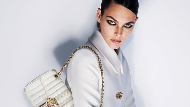 © Ufficio stampa | Gucci, la campagna "The Beauty and the Bag" prosegue con Vittoria Ceretti e la Jetset GG Marmont (credit: Mert and Marcus)