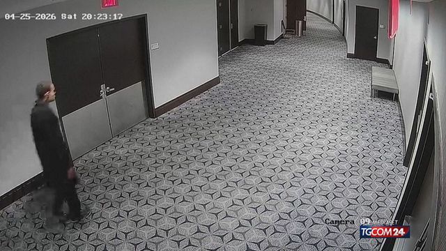 © Da video | Sparatoria a Washington, l'irruzione di Cole Allen alla cena dei corrispondenti