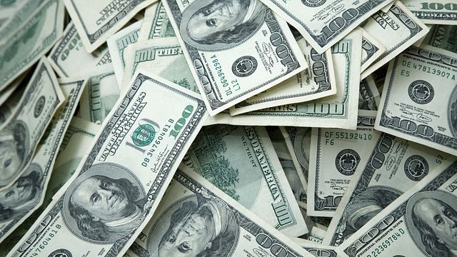 © Dal Web | Money Pile $100 dollar bills