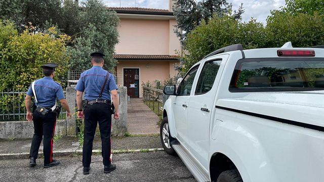 © Ansa | La perquisizione della casa di Franco Battaggia a giugno dopo il ritrovamento del cadavere della sua domestica Anica Panfile