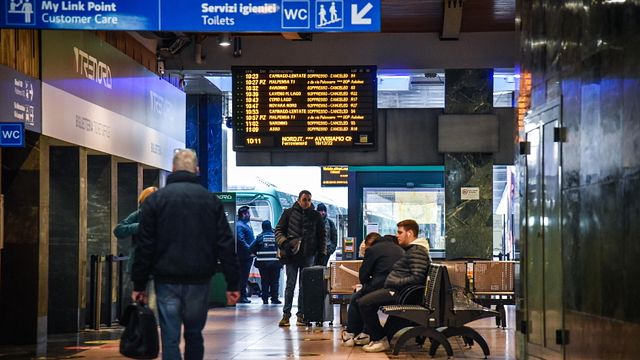 © Ansa | Sciopero Trenord alla stazione di Cadorna, Milano