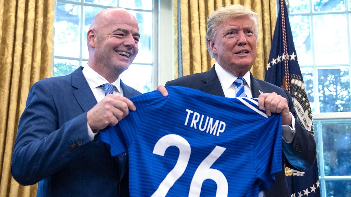 Image accompanying Sportmediaset coverage of Gianni Infantino and Donald Trump announcing World Cup presentation details.