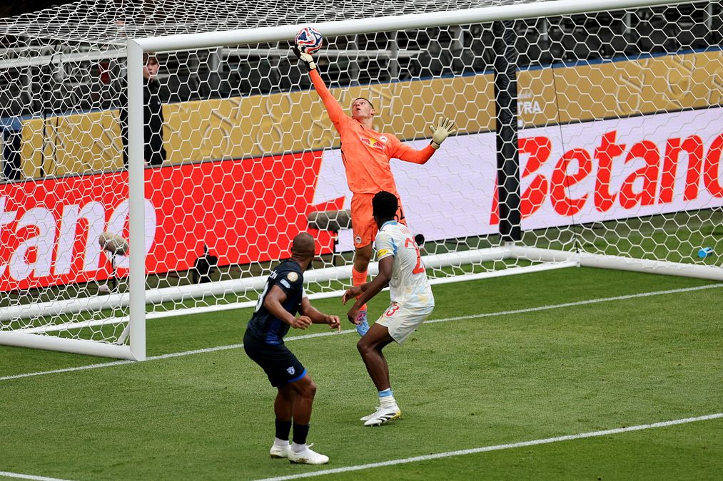 © afp  | Christian Zawieschitzky, portiere classe 2007 del Salisburgo autore di due grandi partite contro Pachuca e Al Hilal. Nulla ha potuto sotto i colpi del Real Madrid 