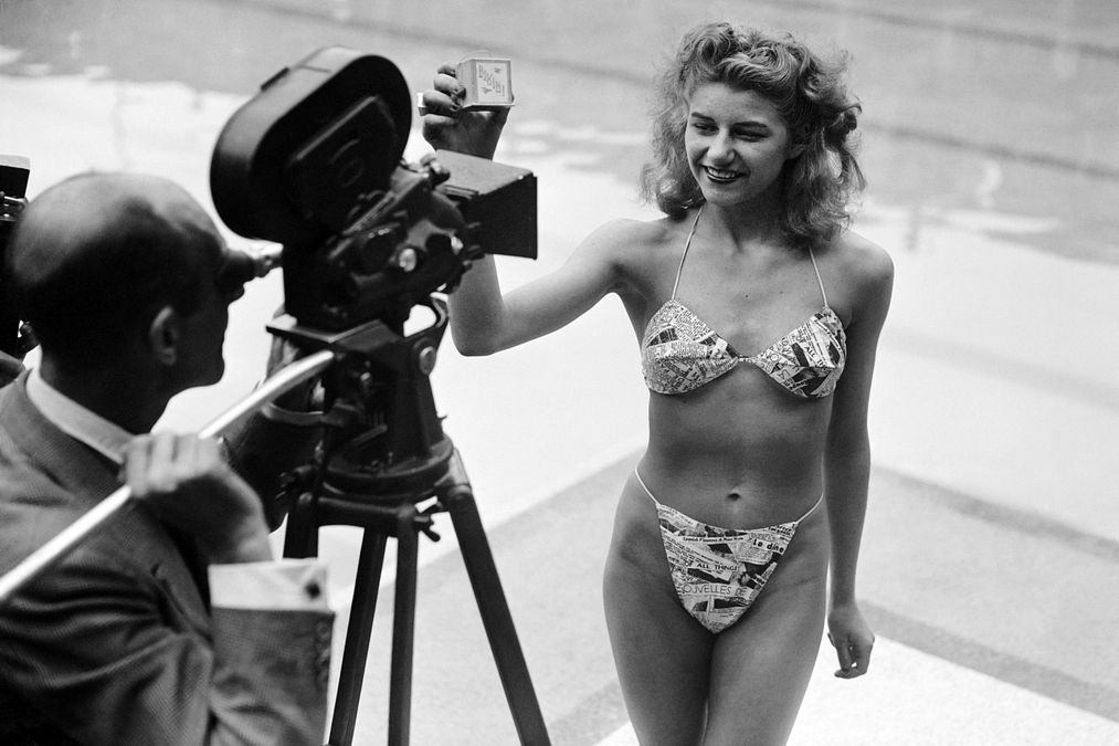 © Afp  | Foto scattata il 5 luglio 1946 alla piscina Molitor di Parigi: una candidata a un concorso di bellezza con indosso un bikini di Louis Réard