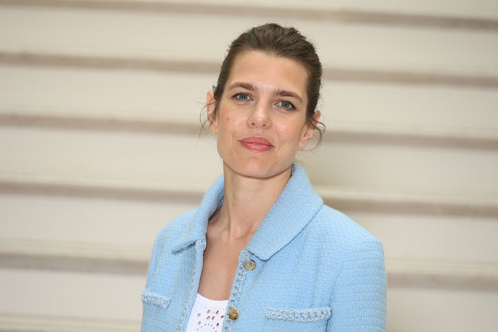 © IPA  | 	Charlotte Casiraghi a Parigi tra gli ospiti della sfilata Chanel dedicata alla collezione Haute Couture per il prossimo autunno inverno