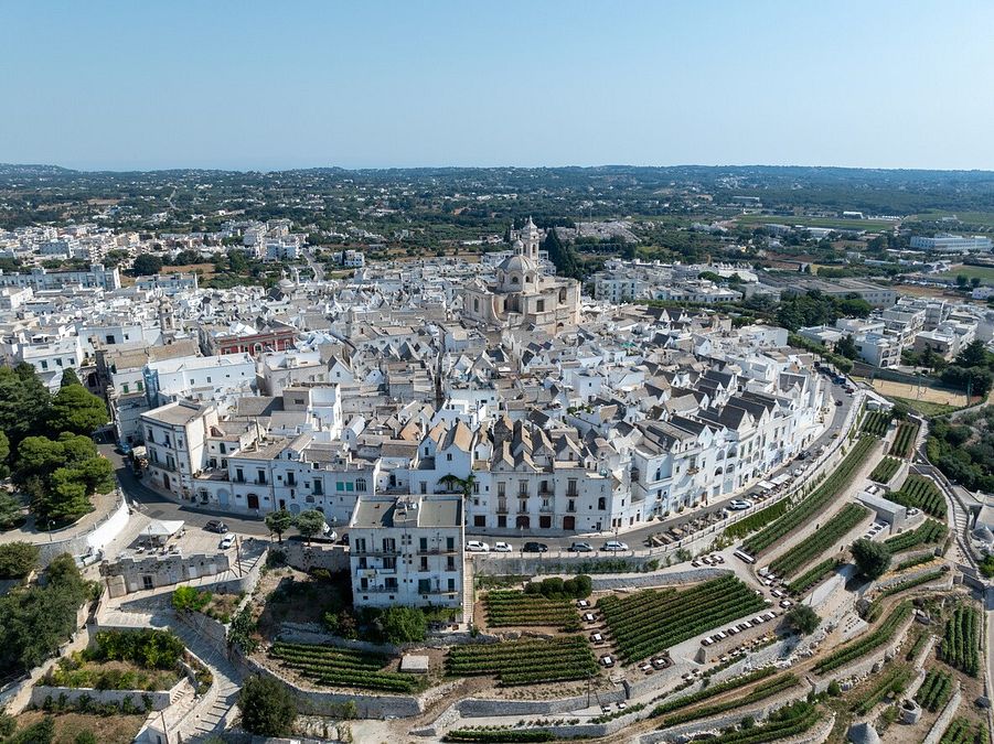 © Istockphoto  | Alberobello e i Trulli
