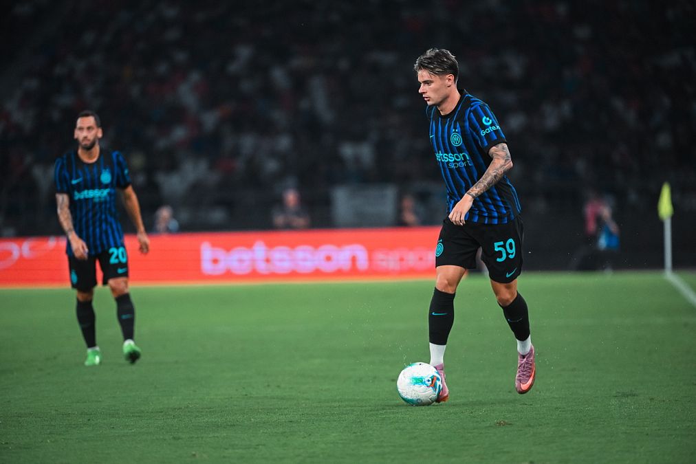 © IPA  | Nicola Zalewski ha esordito con l'Inter nel febbraio del 2025: subito un assist nel derby col Milan per il gol del pari di De Vrij (1-1 il finale). Poi altre 16 presenze e un gol col Torino in trasferta