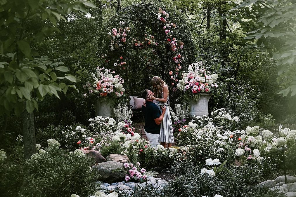 © IPA  | Taylor Swift e Travis Kelce, l’anello di fidanzamento è “vintage”: un pezzo d'epoca, difficile da reperire per il taglio del diamante e dal valore stimato di 550mila dollari 