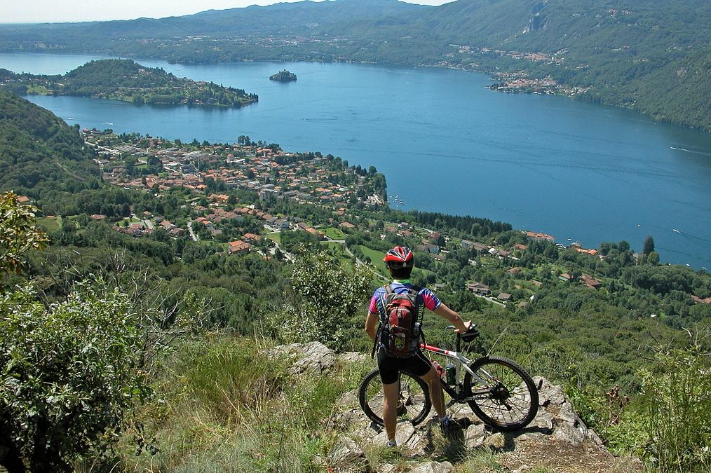 © Ufficio stampa  | Lago d'Orta dal Monte Crabbia_Arch. Distretto Turistico dei Laghi - ph. Fabio Valeggia