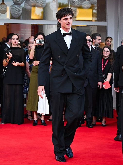 © IPA  | Venezia 82, Jacob Elordi sul red carpet impeccabile e "very cool" in smoking