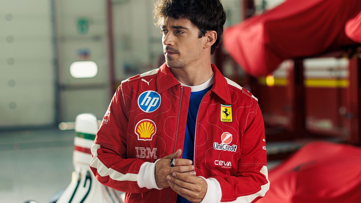 © Ufficio stampa  | Per tutto il weekend del Gp d'Italia, il team Ferrari indosserà la Monza Limited Edition Collection di Puma e Scuderia Ferrari HP (nella foto, il pilota della Rossa Charles Leclerc)