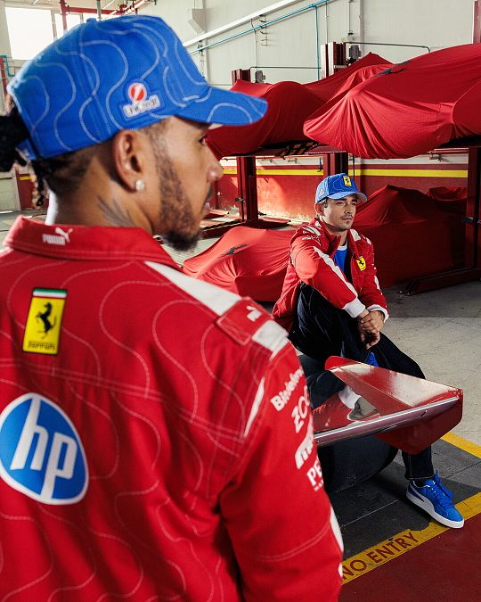© Ufficio stampa  | Per tutto il weekend del Gp d'Italia, il team Ferrari indosserà la Monza Limited Edition Collection di Puma e Scuderia Ferrari HP (nella foto, il pilota della Rossa Charles Leclerc)
