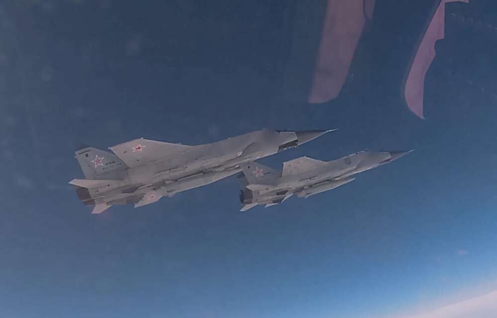© Ansa  | Un elicottero con sommozzatori a bordo sorvola un'esercitazione delle forze per le operazioni speciali marittime della Nato con droni marini nell'ambito dell'esercitazione di sperimentazione operativa Bold Machina a Den Helder, Paesi Bassi