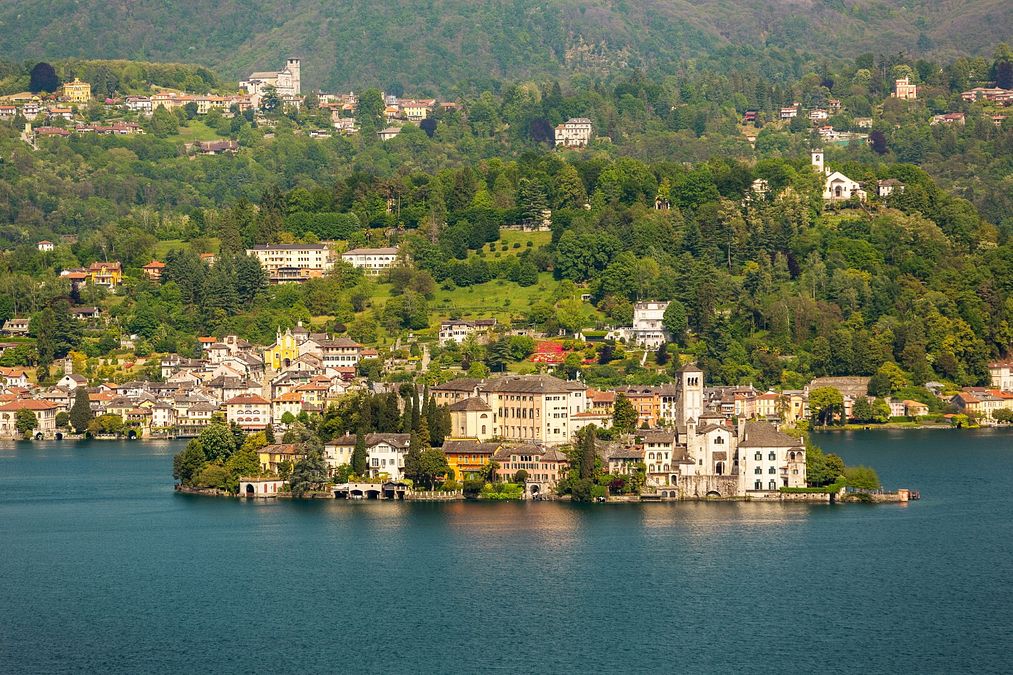 © Istockphoto  |  Lago d'Orta