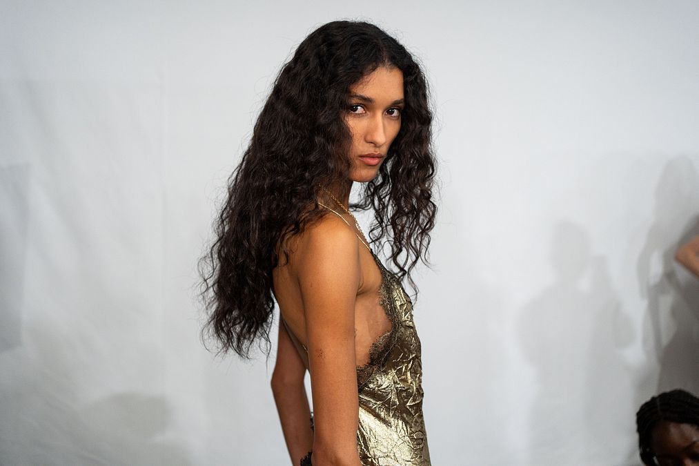 © Ufficio stampa  | 	Fashion Week, make up e hair look: i più belli visti alle sfilate - Giorgio Armani primavera estate 2026 (credit: Armani Beauty)