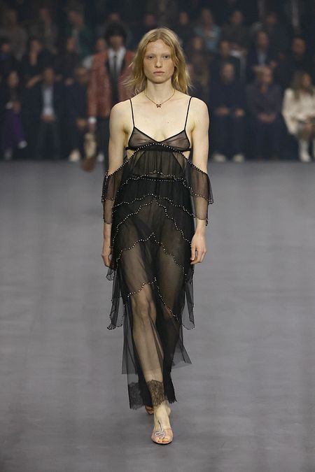 © Catwalk Pictures  | Effetto nudo, il trend più audace dalle sfilate di Parigi: un look di Valentino
