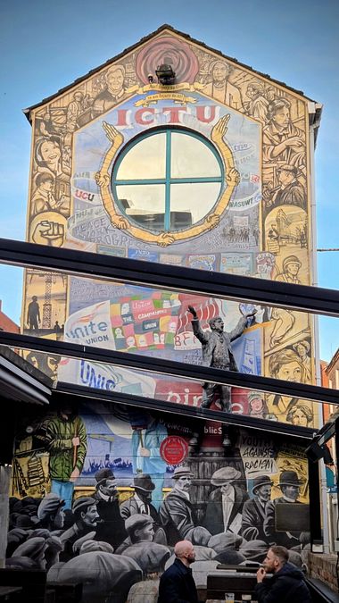 © Ente del Turismo  | Belfast, murales a Cathedral Quarter 