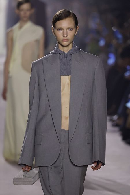 © Catwalk Pictures  | Il blazer dalle sfilate della moda autunno 2025: Emporio Armani