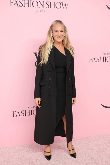 © IPA  | Sarah Jessica Parker, tra gli ospiti dell'ultima sfilata di Victoria's Secret, ha mostrato senza imbarazzo i suoi capelli con la ricrescita