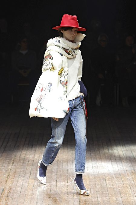 © Catwalk Pictures  | Scarpe con i tacchi e calzini dalle sfilate autunno inverno 2025 di Etro e Ulla Johnson
