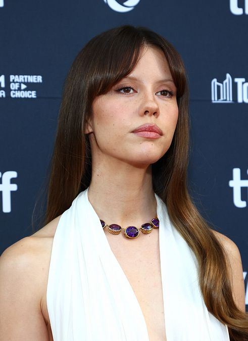 © IPA  | Tendenze sopracciglia 2025, come le portano star e celebs: le "reinassance brows" di Mia Goth