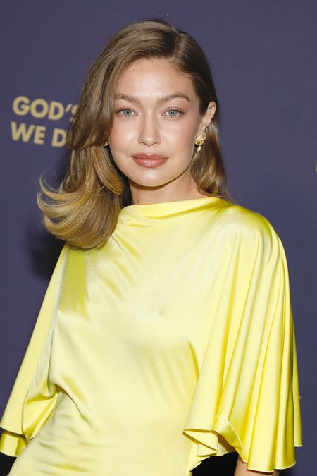 © IPA  | Tendenze sopracciglia 2025, come le portano star e celebs: le "reinassance brows" di Mia Goth